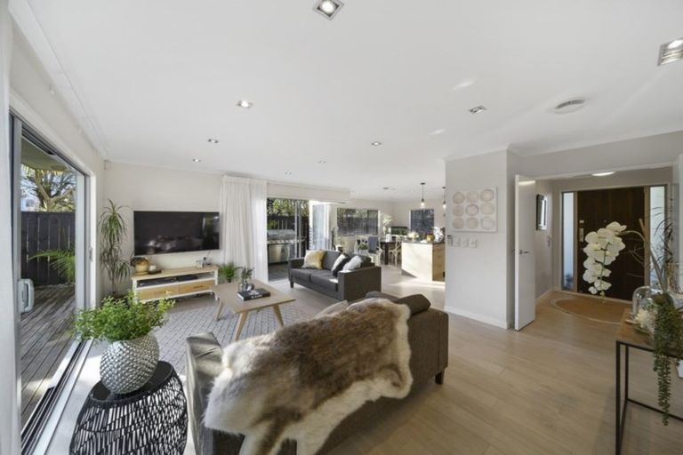 Photo of property in 67 Millen Avenue, Pakuranga, Auckland, 2010