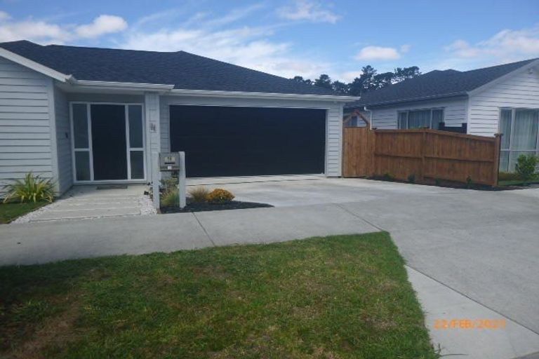 Photo of property in 16 Ropere Street, Kumeu, 0810