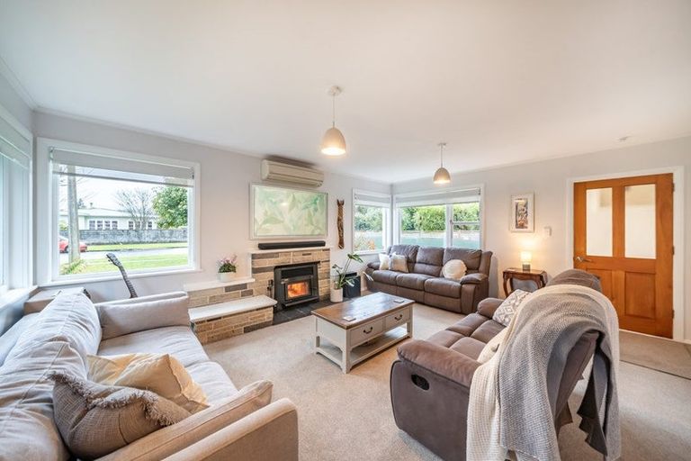 Photo of property in 8a Willow Grove, Ebdentown, Upper Hutt, 5018