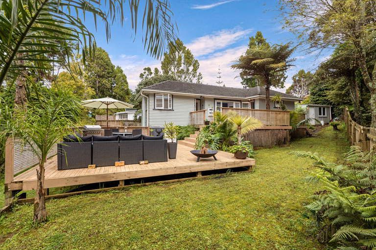 Photo of property in 216 Woodlands Park Road, Titirangi, Auckland, 0604