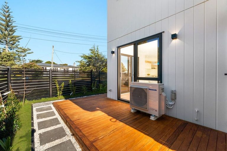 Photo of property in 8b Rowan Terrace, Te Atatu South, Auckland, 0610