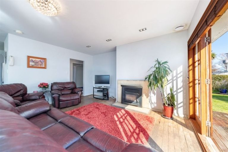 Photo of property in 2 Whakataki Grove, Waiwhetu, Lower Hutt, 5010