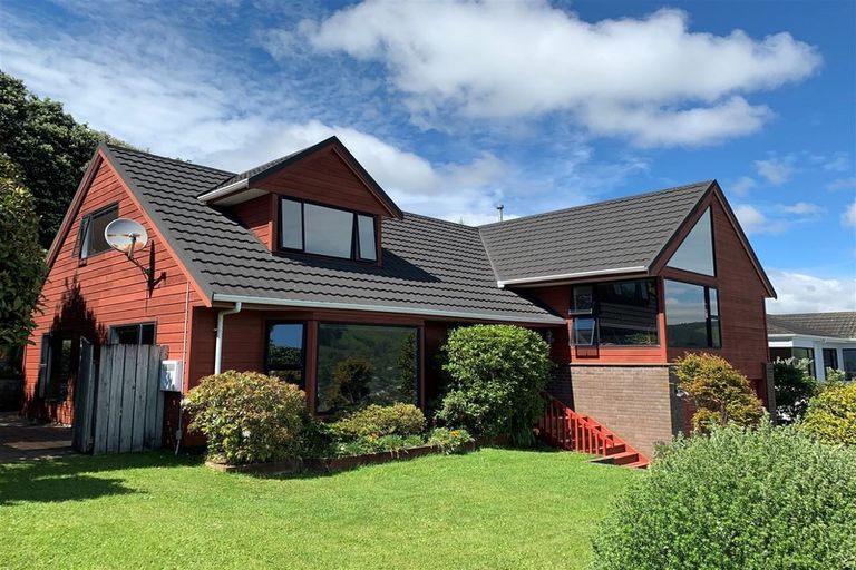 Photo of property in 99 Woodman Drive, Tawa, Wellington, 5028