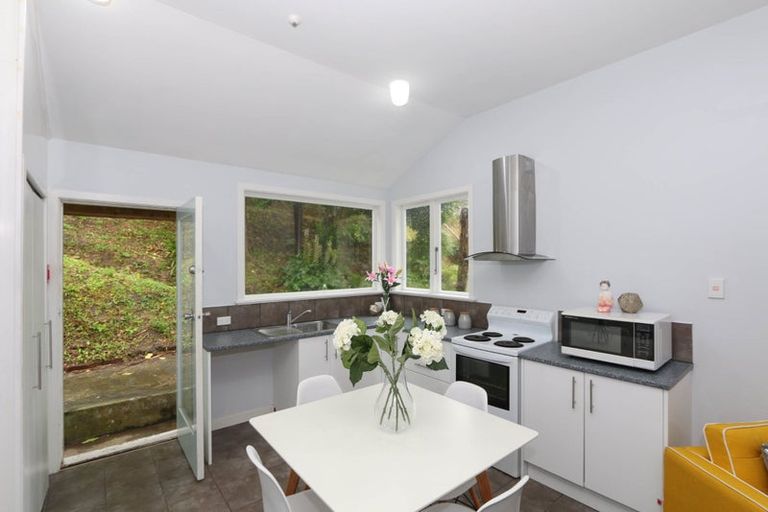 Photo of property in 70 Kelburn Parade, Kelburn, Wellington, 6012