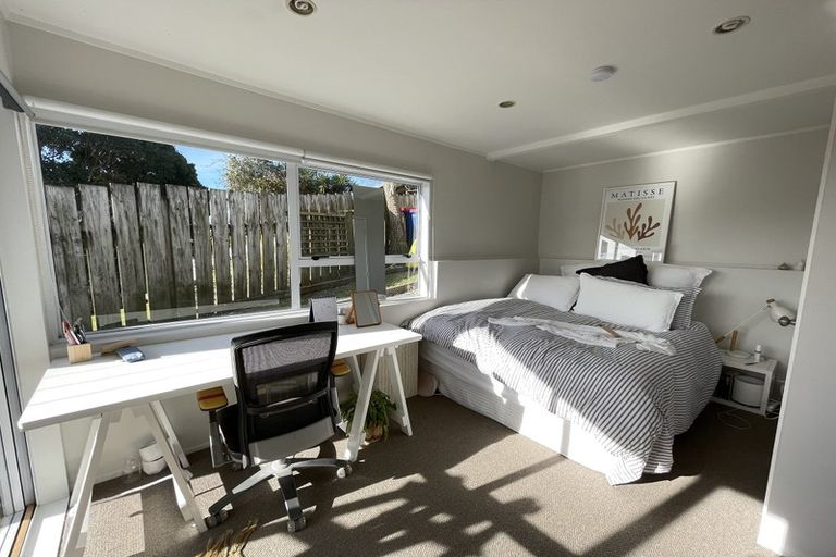 Photo of property in 2/14 Camilla Grove, Totara Vale, Auckland, 0629