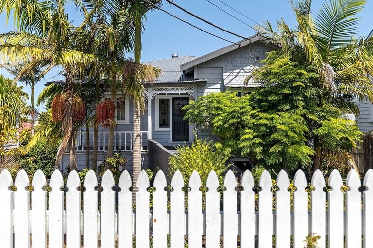 Photo of property in 12 Domain Street, Devonport, Auckland, 0624