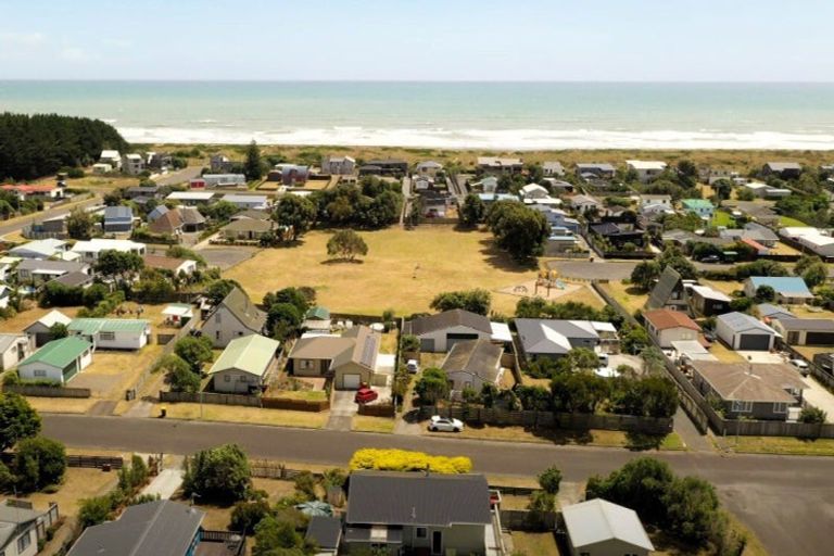 Photo of property in 40 Kahukura Avenue, Waitarere Beach, Levin, 5510