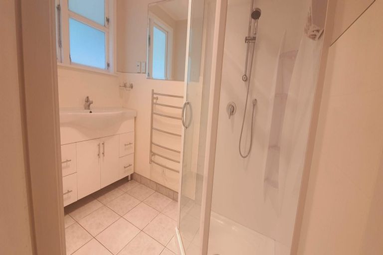 Photo of property in 39 Korau Grove, Stokes Valley, Lower Hutt, 5019