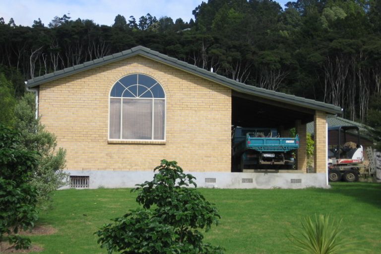 Photo of property in 60 Staincross Street, Green Bay, Auckland, 0604