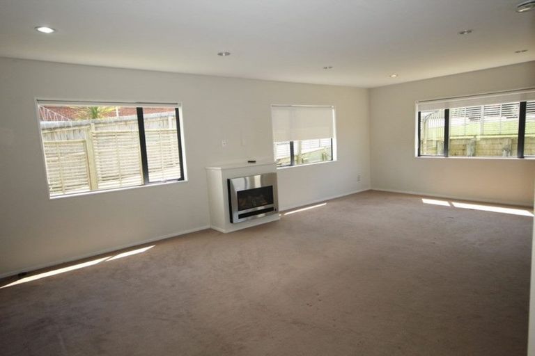Photo of property in 21a Dallinghoe Crescent, Milford, Auckland, 0620
