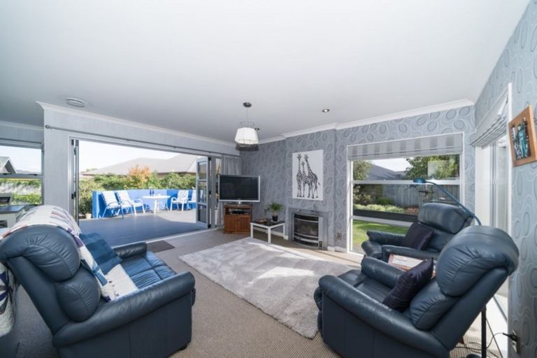 Photo of property in 3 Manhattan Court, Kelvin Grove, Palmerston North, 4414
