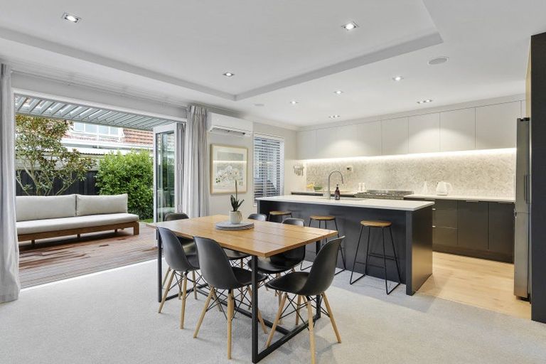 Photo of property in 133b Memorial Avenue, Burnside, Christchurch, 8053