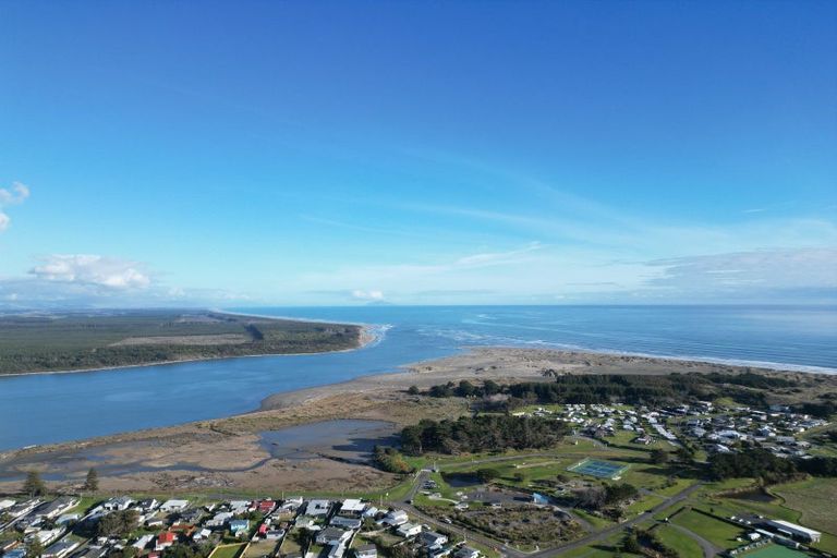 Photo of property in 24 Hall Place, Foxton Beach, Foxton, 4815