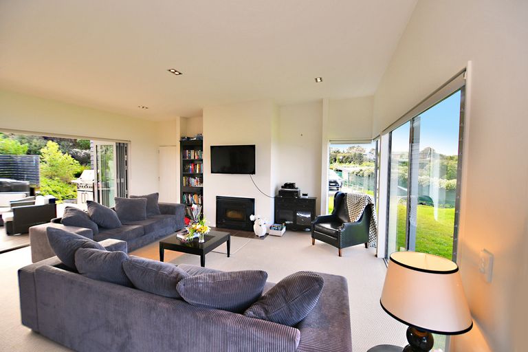 Photo of property in 22 Wonderview Road, Leigh, 0985