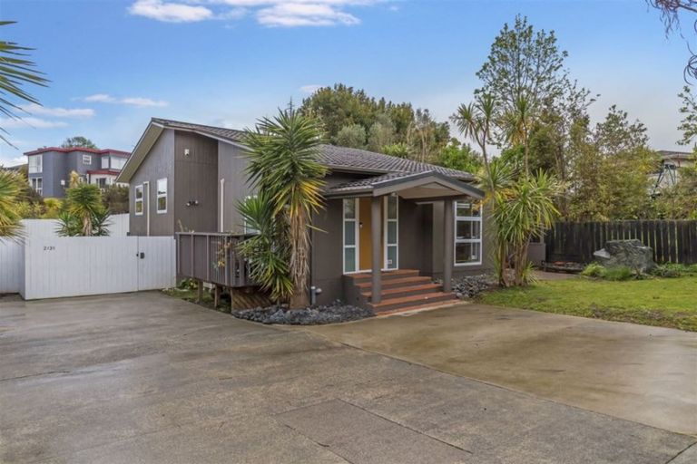 Photo of property in 2/31 Oteha Valley Road, Northcross, Auckland, 0632
