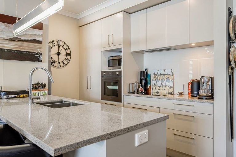 Photo of property in 106 Rewa Rewa Lane, Orewa, 0931