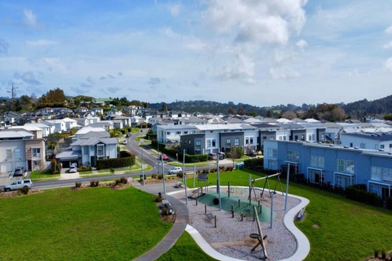 Photo of property in 64 Mettam Drive, Swanson, Auckland, 0614