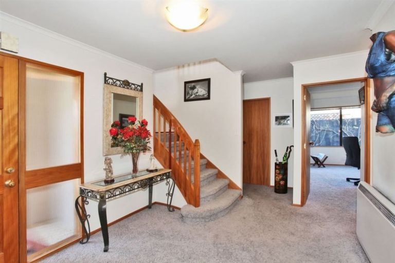 Photo of property in 35 Witbrock Crescent, Burnside, Christchurch, 8053