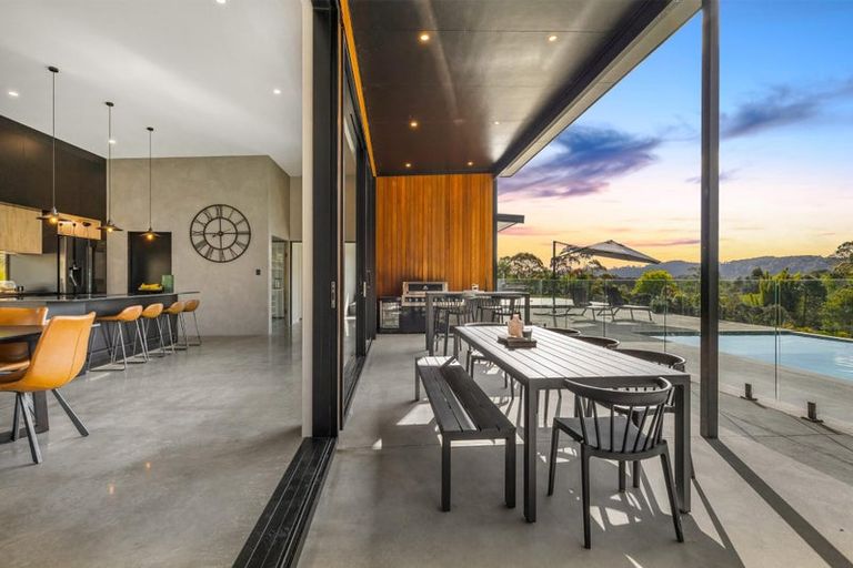 Photo of property in 33 Fernielea Drive, Riverhead, 0793