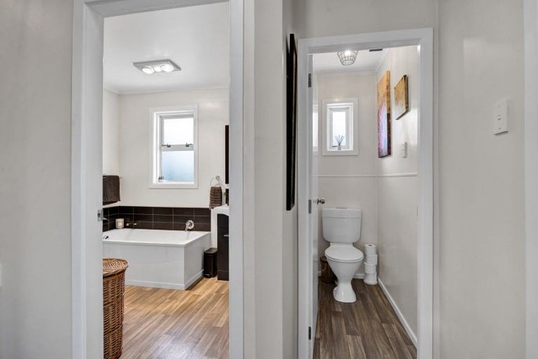 Photo of property in 1 Nikau Street, Inglewood, 4330