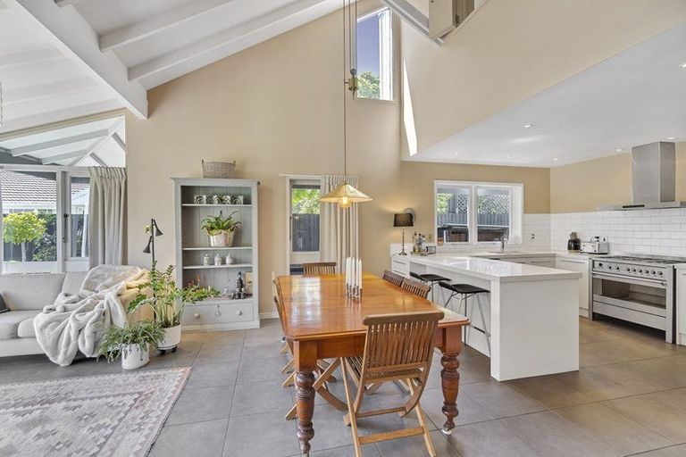 Photo of property in 32a Jeffreys Road, Fendalton, Christchurch, 8052