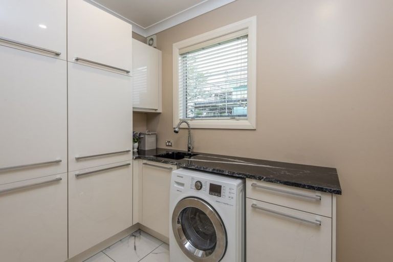 Photo of property in 111a Saint Andrews Square, Strowan, Christchurch, 8052