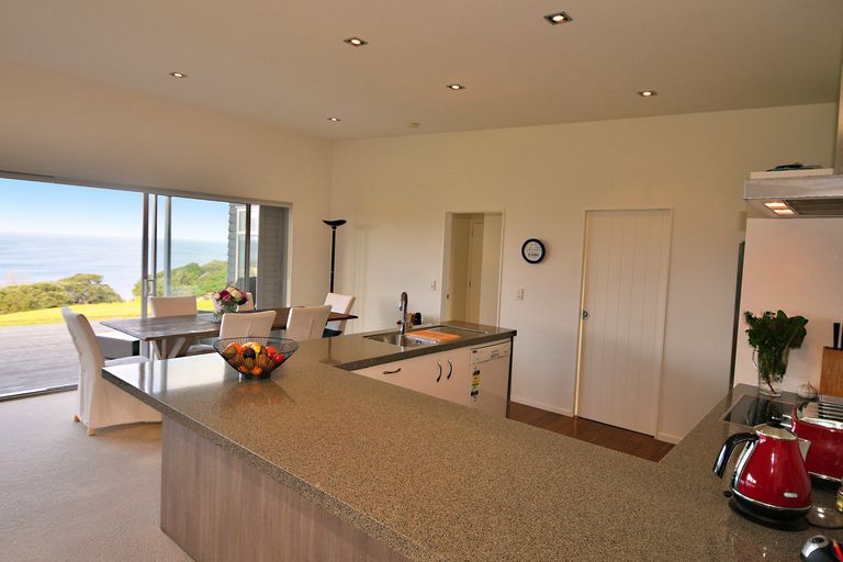 Photo of property in 22 Wonderview Road, Leigh, 0985