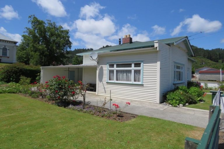 Photo of property in 35 Walsh Street, Reefton, 7830