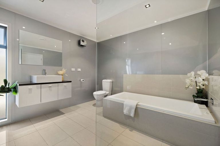 Photo of property in 11 Haddow's Place, Lake Hayes, Queenstown, 9304