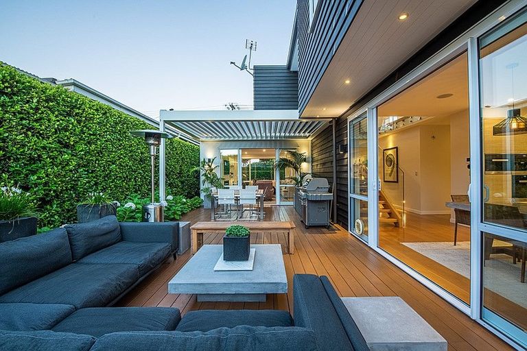 Photo of property in 4a Rothesay Bay Road, Rothesay Bay, Auckland, 0630