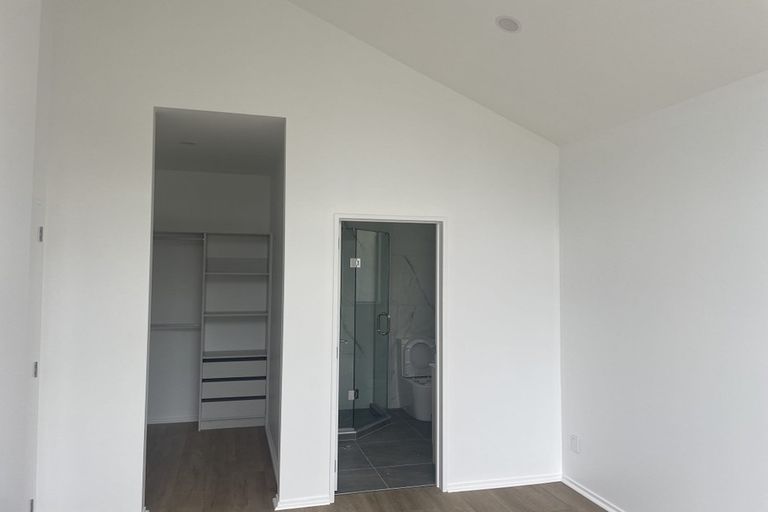 Photo of property in 21 Paparahi Place, Wainui, Silverdale, 0992