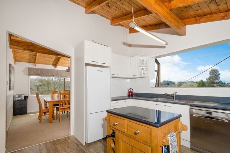 Photo of property in 23 Matua Road, Huapai, Kumeu, 0810