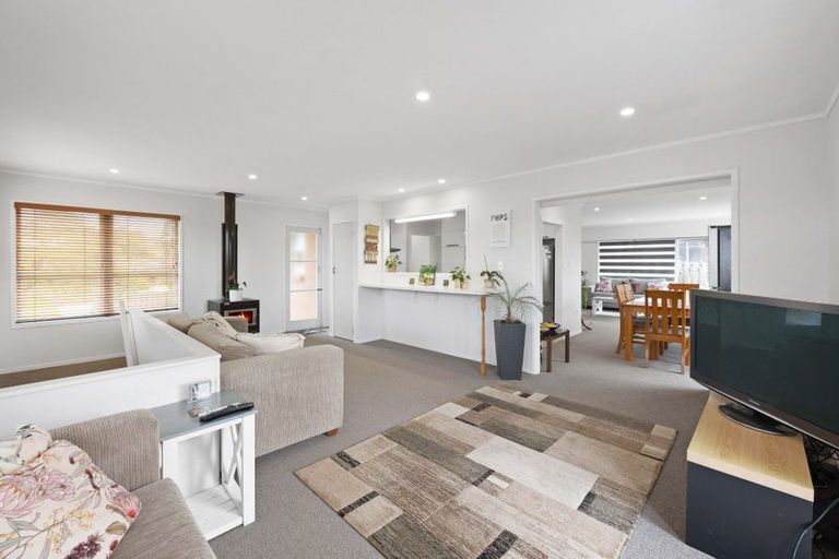 Photo of property in 18 Borrowdace Avenue, Botany Downs, Auckland, 2010