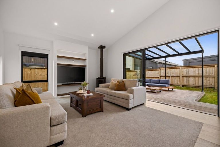 Photo of property in 6 Rushland Road, Jacks Point, 9371