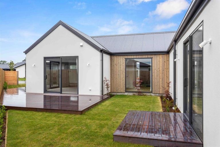 Photo of property in 22 Mcquillan Avenue, Woodend, 7610