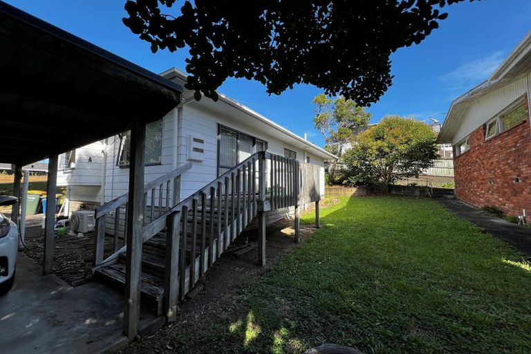 Photo of property in 9 Bridge Avenue, Te Atatu South, Auckland, 0610
