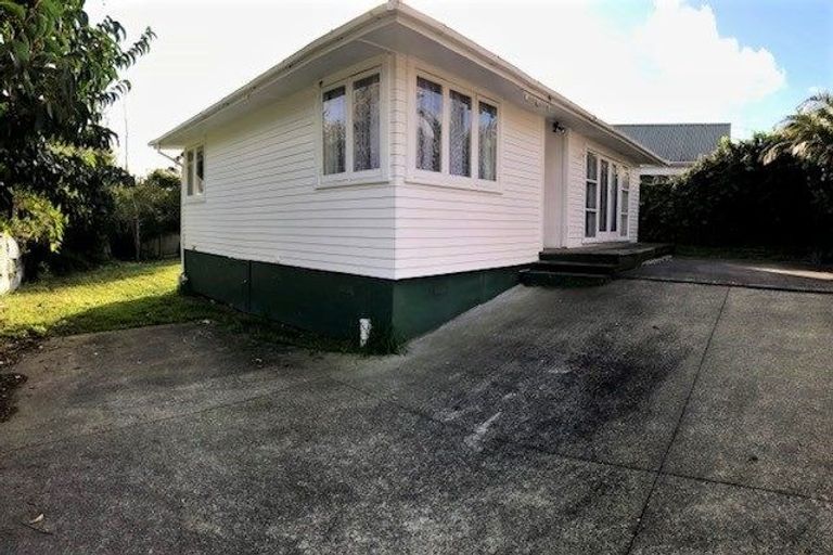 Photo of property in 68a Flanshaw Road, Te Atatu South, Auckland, 0610