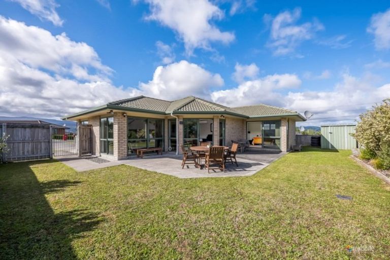 Photo of property in 63 Percy Kinsman Crescent, Riverstone Terraces, Upper Hutt, 5018