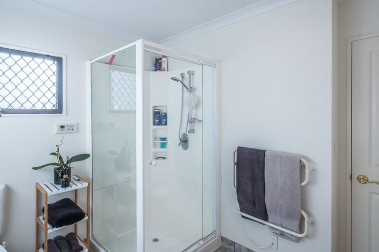 Photo of property in 4 Lorna Irene Drive, Raumati South, Paraparaumu, 5032