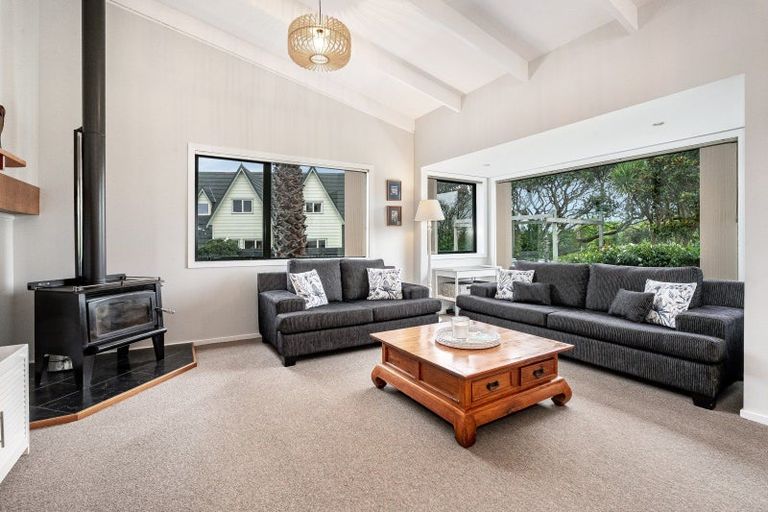 Photo of property in 10 Fenside Street, Waikanae Beach, Waikanae, 5036