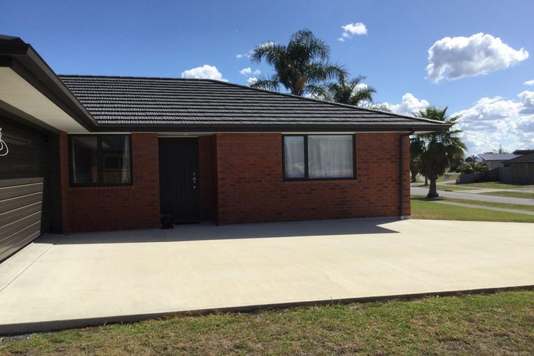 Photo of property in 12 O'farrell Drive, One Tree Point, 0118