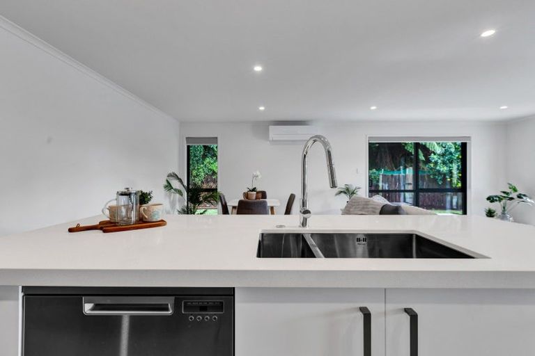 Photo of property in 10a Winstone Place, Highlands Park, New Plymouth, 4312