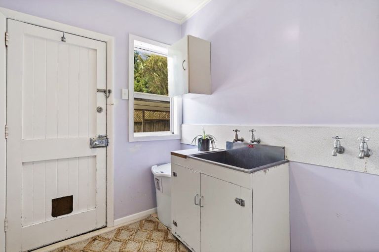 Photo of property in 6 Park Avenue, Tawa, Wellington, 5028