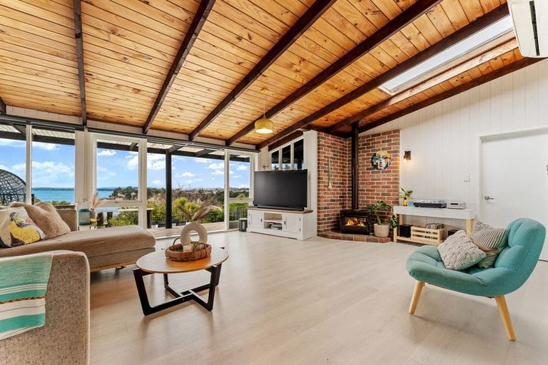 Photo of property in 73 Roberts Road, Matakatia, Whangaparaoa, 0930