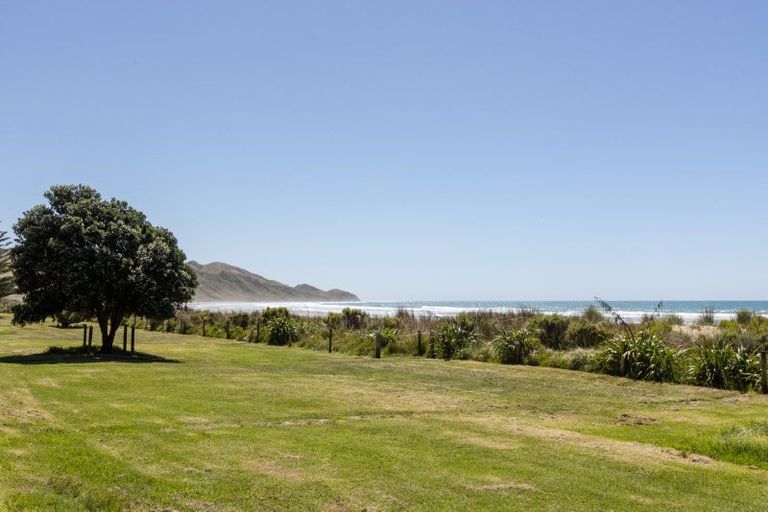 Photo of property in 68 Pourerere Road, Pourerere, Omakere, 4271