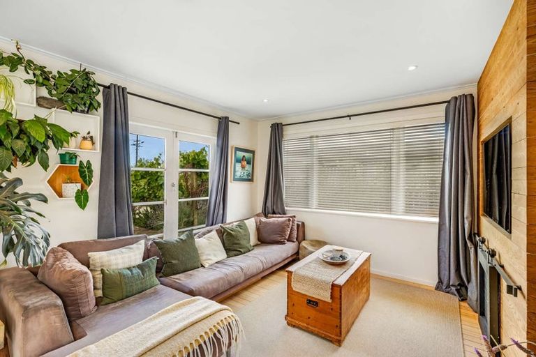 Photo of property in 120 Parkhurst Road, Parakai, 0830