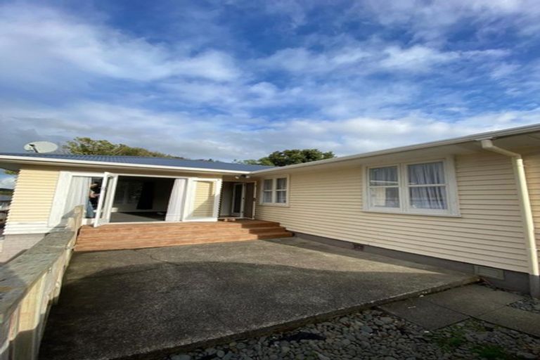 Photo of property in 19 Kayes Road, Pukekohe, 2120