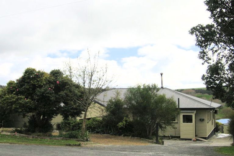 Photo of property in 21 View Street, Maungaturoto, 0520