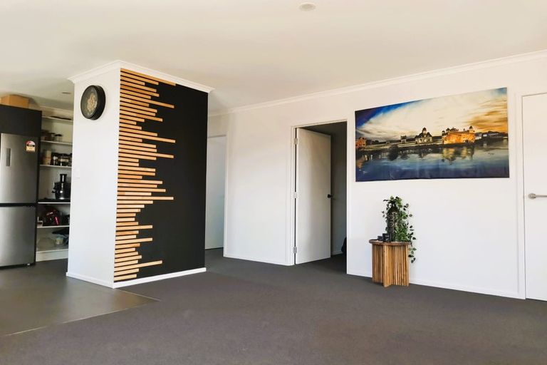 Photo of property in 12 Te Taniwha Road, One Tree Point, 0118