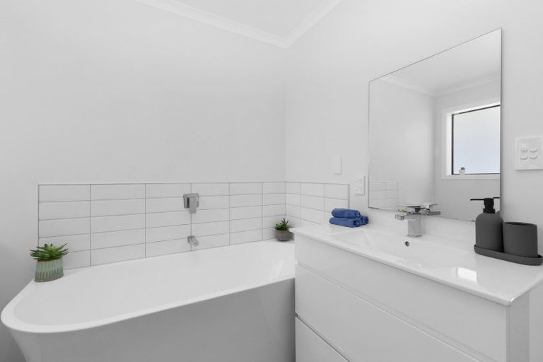 Photo of property in 5 Kerrigan Crescent, Wallaceville, Upper Hutt, 5018